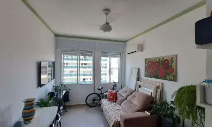 Apartamento de 2 Dormitórios Frente ao Mar no Embaré, Andar Alto e Totalmente Reformado