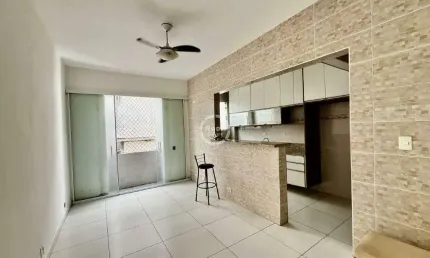 Apartamento reformado a uma quadra da praia no boqueirão!