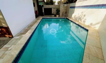 Casa Espaçosa no Embaré com Piscina e Churrasqueira