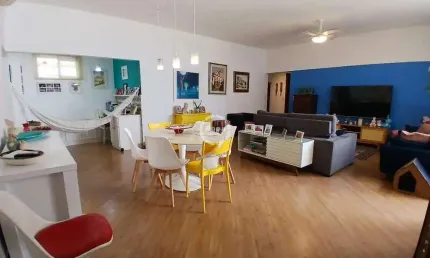 Apartamento à venda, 2 dormitórios, frente a Praia do Gonzaga, em Santos-SP