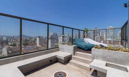 COBERTURA TRIPLEX FINAMENTE DECORADA NO BOQUEIRÃO – SANTOS