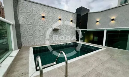 Casa sobreposta com Piscina e Excelente Localização