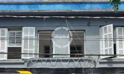 Oportunidade para Investidor: Imóvel com Loja + 2 Apts à Venda no Macuco, Santos - Renda Garantida!