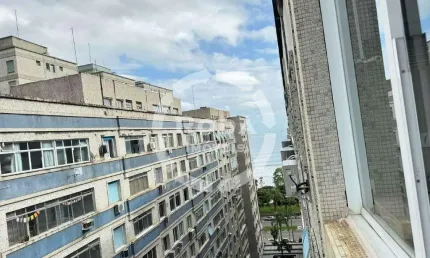 1 dormitório amplo sendo suite 1 vaga todo reformado frente praia