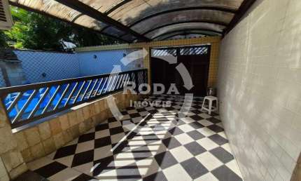 Casa geminada 2 Dormitórios com Piscina, bairro da Aparecida, Santos (SP)