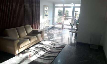 Apartamento Espaçoso à Venda na Ponta da Praia - 3 Dormitórios e 1 Suíte