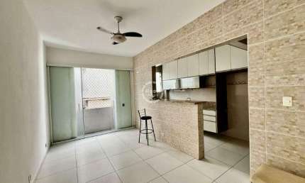 Apartamento reformado a uma quadra da praia no Boqueirão!
