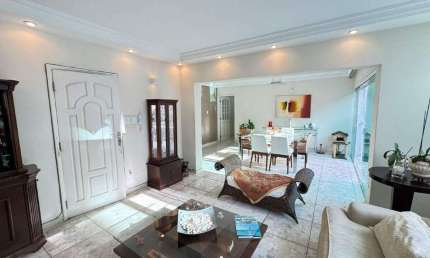 4 dormitorios, sendo 3 suites 2 vagas quadra da praia