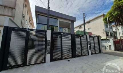 Casa sobreposta alta, 3 dormitórios, Varanda, bairro Embaré, Santos (SP).