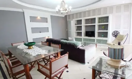 Apartamento à venda, 2 dormitórios, frente a Praia do Gonzaga, em Santos-SP
