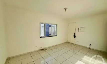 Apartamento BNH, ótima localização , bairro Aparecida, três quartos.