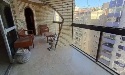 Excelente Apartamento de 4 Dormitórios com 268m² Garagem Fechada para até 5 Carros