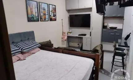 Kitnet com 34 m² – 1 quadra da praia com vaga de garagem!