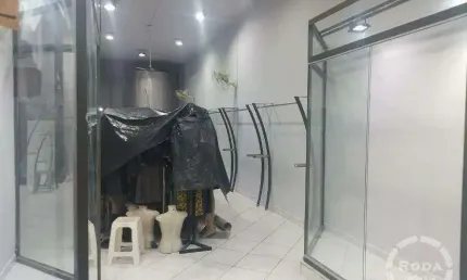 Loja comercial com 70metros,banheiro e pequena cozinha sem condomínio.