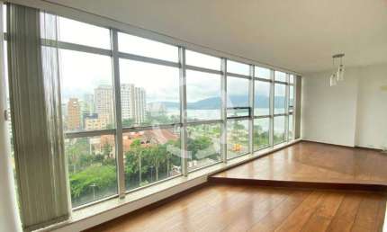 Apartamento próximo da praia a venda em Santos, localizado no bairro da Aparecida.