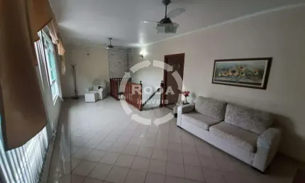Casa tipo sobreposta alta a venda em Santos, localizada na Ponta da Praia.