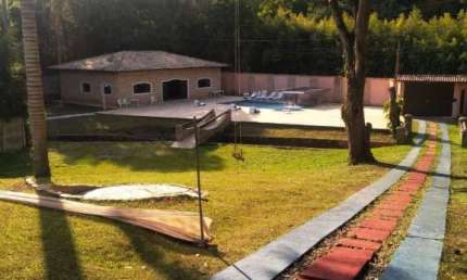 Maravilhosa Chácara com 11.000m², Piscina Aquecida, Lagos e Coxeira