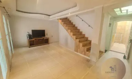 Lindo Sobrado à Venda com 285m², 2 Quartos e 3 Vagas no Osvaldo Cruz