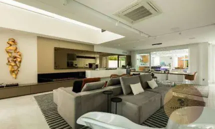 Casa Mobiliada em Condomínio Fechado, com  4 Suítes e Muito Conforto