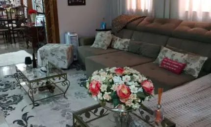 Sobrado à venda com 4 quartos e 208m², espaço gourmet e 11 vagas