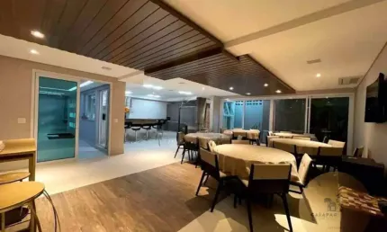 Sobrado à Venda em Condomínio Fechado com 6 Suítes, e 1.240m²
