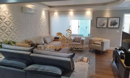 Casa Térrea à Venda com 3 Quartos e 289m², com Piscina e 6 Vagas