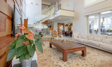 Sobrado à Venda no Jardim São Caetano com 550m², 4 Quartos e 5 Vagas