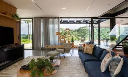 Casa em Condomínio Fechado em São Roque, 550m² com 3 Suítes e Muito Lazer