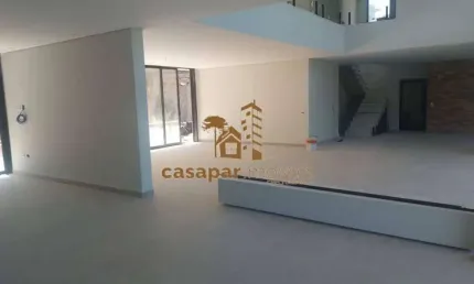 Casa à Venda em Condomínio Fechado com 3 Suítes, Santana de Parnaiba