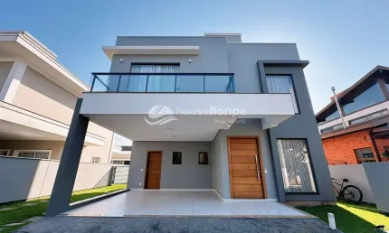 Casa de 3 quartos com edícula em condomínio à venda no bairro Campeche, próxima ao centro comercial