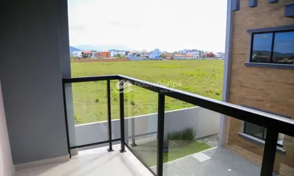 Casa financiável com 3 dormitórios à venda com uma suíte com closet e sacada, churrasqueira, no Cam