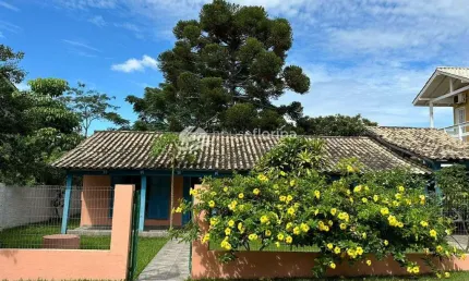 Casa de 3 quartos e 2 vagas de garagem com jardim grande  à venda na rua sem saida no sul da ilha,