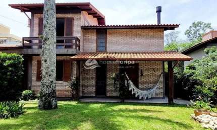 Casa Com Espaço de Jardim, Piscina, 3 Dormitórios, 4 Vagas, Lareira, à Venda, Campeche, Florianópol