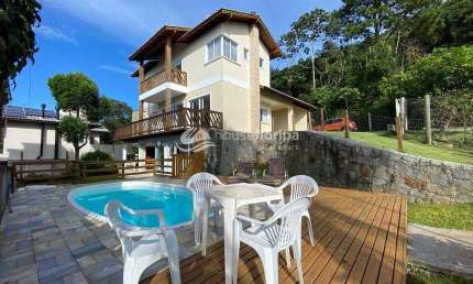 Casa com 4 dormitórios com piscina à venda, em rua sem saída, no Campeche, Florianópolis, SC