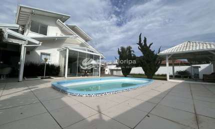 Casa à venda, Morro das Pedras, Florianópolis, SC - Possui 4 dormitórios, uma área gourmet completa