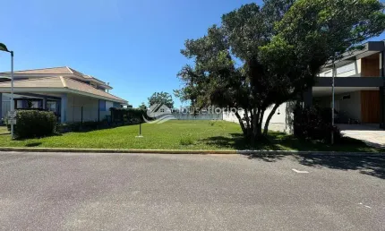Terreno à venda em condomínio fechado com 510m, no Campeche, Florianópolis, SC
