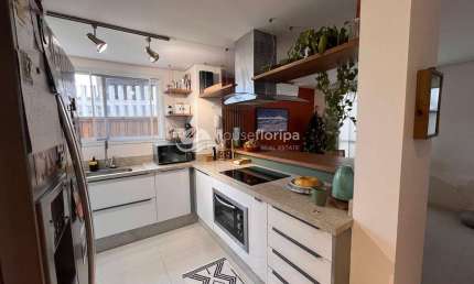 Casa 3 quartos e 1 sotão, próximo ao mar, estrutura completa à venda, Morro das Pedras, Florianópol