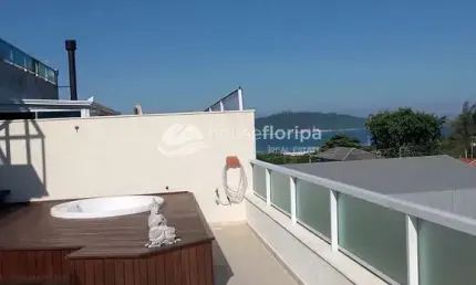Cobertura / Penthouse à venda a 100m da praia com vista mar e montanhas, no Campeche, Florianópolis