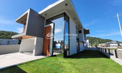 Villa Pamplona - Casa à venda, com piscina, loteamento planejado,  Rio Tavares, Florianópolis, SC