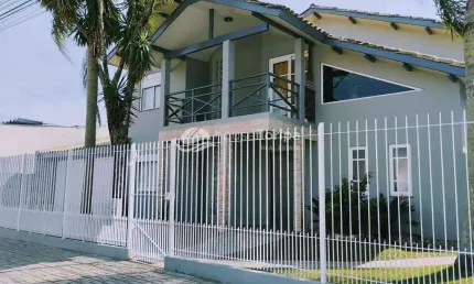 Casa à venda, Campeche, Florianópolis, SC - Possui 4 dormitorios sendo 2 suites, mais 1 loft  - 488