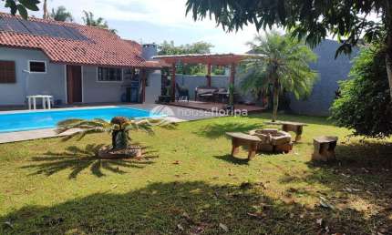 Casa à venda com 3 dormitórios e piscina , com terreno individual de 465m2, no Campeche, Florianópo