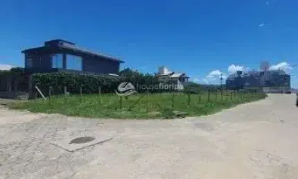 Terreno com escritura, com 533,24m² em loteamento a 300 metros da praia do campeche - florianópolis