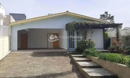 Casa individual à venda com 3 dormitórios pertinho da praia, Morro das Pedras, Florianópolis, SC