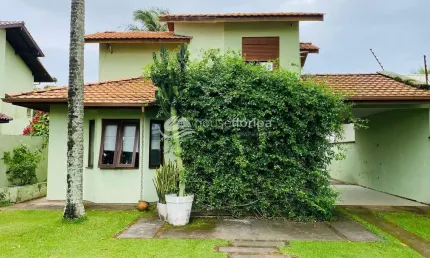 Casa de 3 quartos à venda a 2 minutos da praia perto da lomba do sabão no campeche, campeche, flori