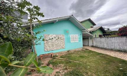 Casa a térrea à venda em ótima localização com 3 dormitórios, sendo 1 suíte, Campeche, Florianópoli