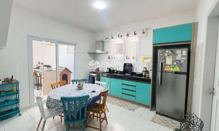 Casa à venda com 3 dormitórios, jacuzzi e churrasqueira, Campeche, Florianópolis, SC