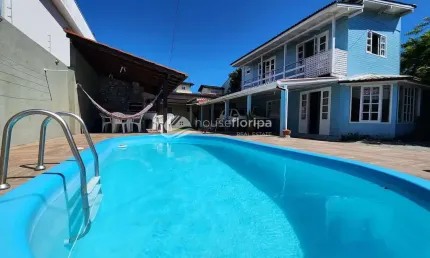 Terreno com 2 casas com 5 quartos, piscina com churrasqueira e lavabo a venda, Campeche, Florianópo