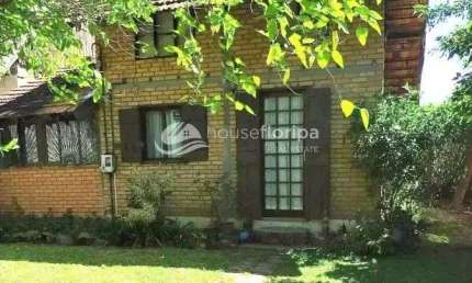 Casa à venda com 2 dormitórios, no Rio Tavares, Florianópolis, SC