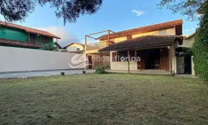 Casa no Rio Tavares de 200m² em um terreno de 360m², na famosa região das Cinco Ruas, a 5 minutos d