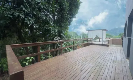 Incrível casa a venda com 2 dormitórios com vista mar, jacuzzi, área gourme e dois estúdios para lo